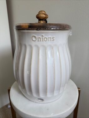 The Pioneer Woman Colette Stoneware Onion Keeper